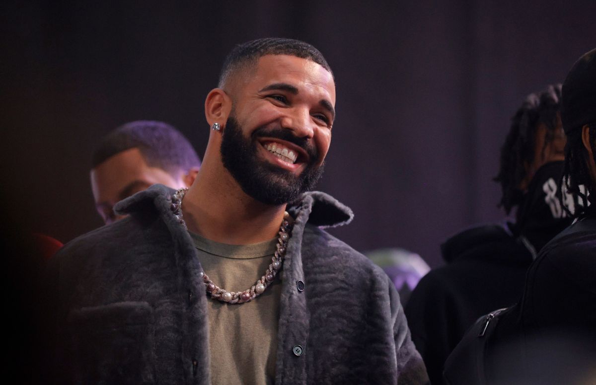 Drake invites fans to virtually visit his Toronto mansion