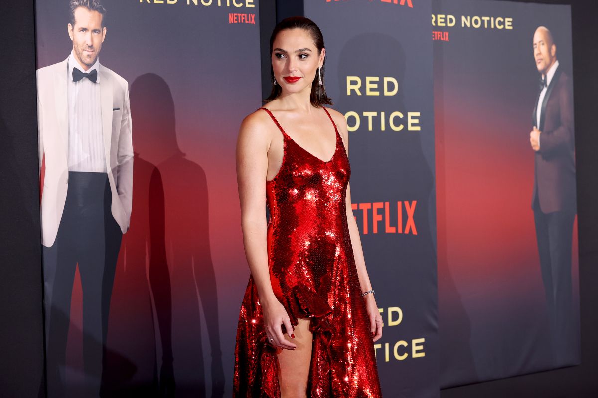 Photos: Check out Gal Gadot’s red dress that she stole all eyes on the red carpet of her upcoming movie ‘Red Notice’