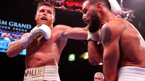 Canelo Alvarez v Caleb Plant