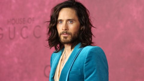 Jared Leto recuerda haber sido despedido de su trabajo en un cine como por vender marihuana por la puerta trasera.