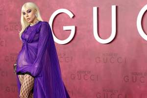 Fotos: mira el vestido morado de Lady Gaga con el que hechizó a todos en la premiere de 'House Of Gucci'