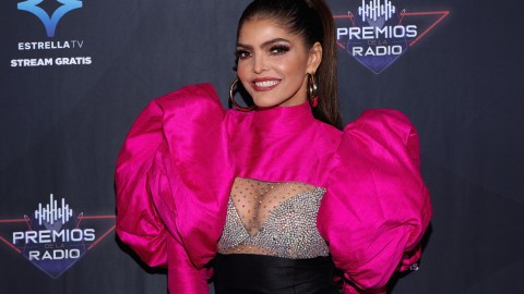 Ana Bárbara posa entre bastidores durante los Premios EstrellaTV Radio en la Expo Santa Fe México el 10 de noviembre de 2021.