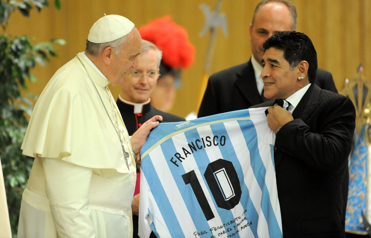 A un año de su partida, los aficionados al fútbol siguen recordando a Maradona.