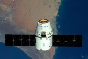 Nave Endurance de SpaceX llega sin contratiempos a la Estación Espacial Internacional