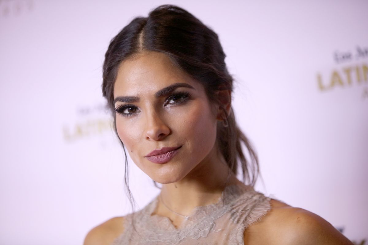 Alejandra Espinoza asiste a los Premios Latinos 2016 en Hollywood, California.