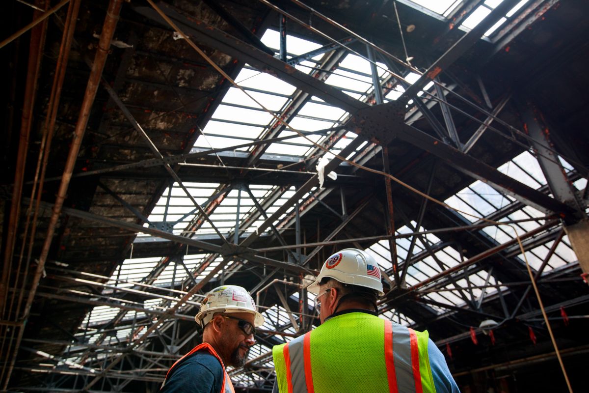 Los latinos son casi el 28% de los empleados en la industria de la construcción.