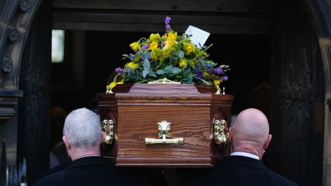 Ladrona de familias en funerales