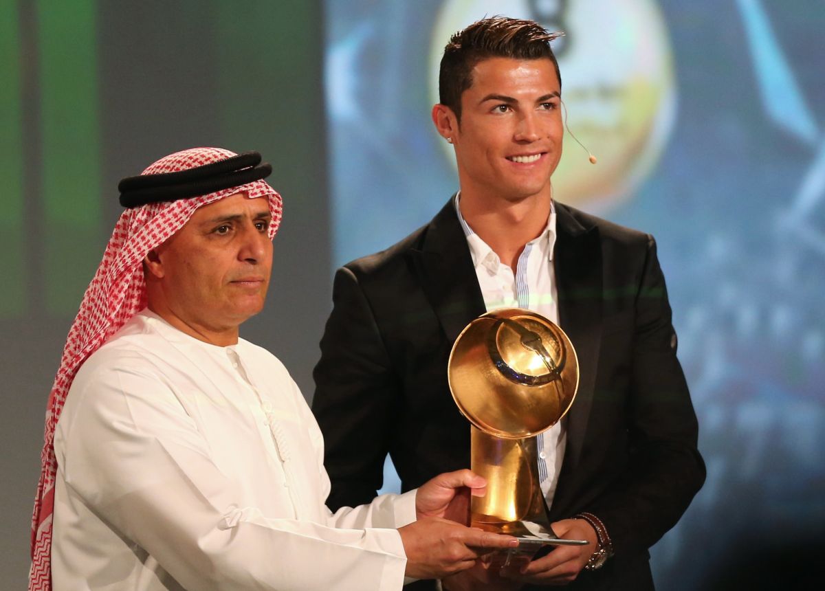 Cristiano Ronaldo recibiendo el Globe Soccer Award a Mejor Jugador del Año 2013.