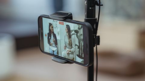 Estafas en Internet: Advierten de influencers que se hacen pasar por expertos financieros y no lo son
