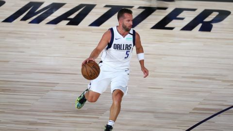 Dallas Mavericks v Sacramento Kings