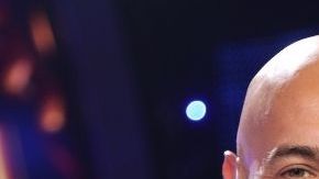 Miguel Bosé insulta y amenaza a Javier Poza durante entrevista.