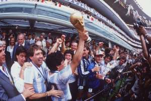 Lo hicieron por Maradona: Campeones del mundo en el 86 se reunieron para homenajear al ‘10’