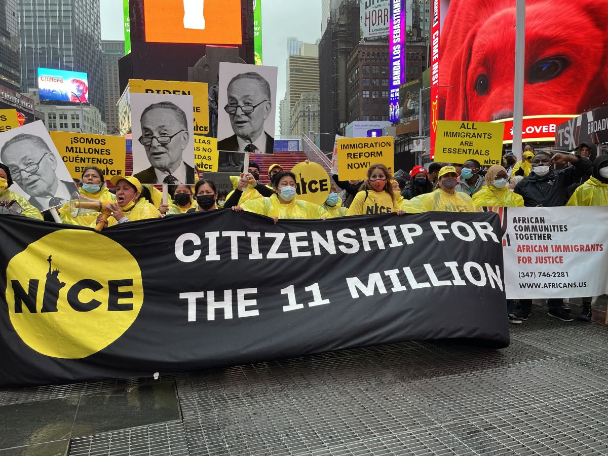 Activistas salieron a las calles de Nueva York para exigir la ciudadanía para indocumentados.