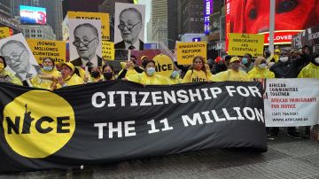 Activistas salieron a las calles de Nueva York para exigir la ciudadanía para indocumentados.