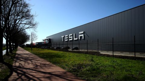 Elon Musk invierte $1,060 millones de dólares para la "Gigafábrica" de Texas