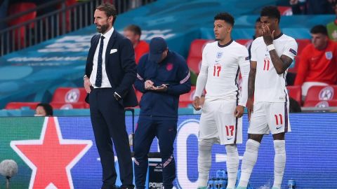 Sancho y Rashford antes de ingresar a la final de la Eurocopa 2021.