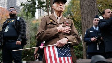El Desfile de los Veteranos volvió a realizarse en NYC con la presencia de cientos de combatientes en las guerras que ha participado este país.