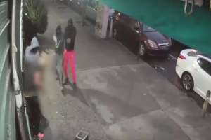 Video: Ladrones matan a joven de origen hispano y hieren a su acompañante durante asalto