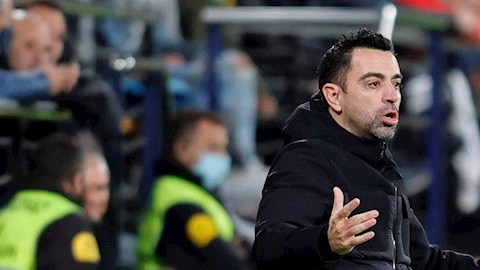 Xavi ya sabe lo que es ganar de visitante en el banquillo del Barcelona.