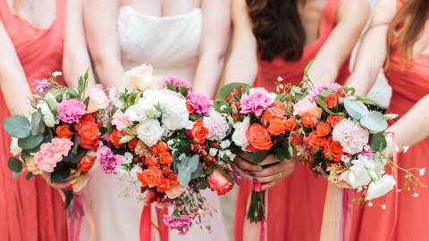 Acusada de querer opacar a su hermana el día de su boda
