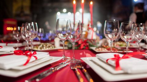 Le quieren cobrar cena de Navidad