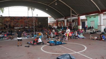 Caravana migrante toma un descanso para seguir su recorrido en sur de México