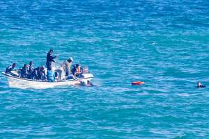 8 muertos y otras 22 personas fueron halladas en una embarcación clandestina al este de República Dominicana
