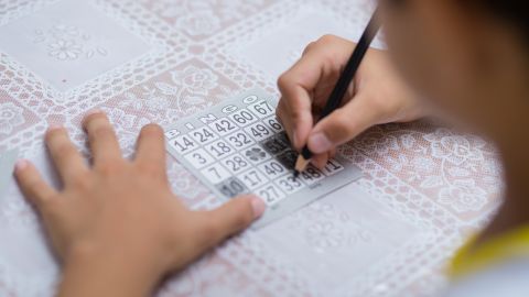Finge su secuestro, cobra su rescate y se gasta el dinero en el bingo