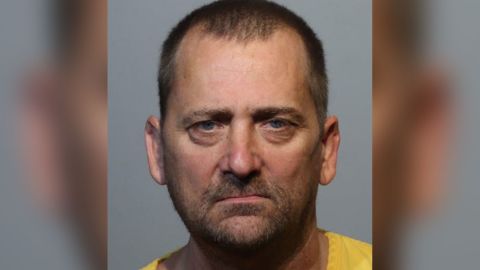 un hombre atacó a una mujer embarazada en florida