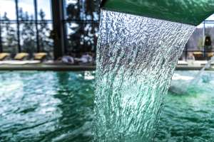 Niña de 11 años se habría contagiado de gonorrea en piscina de agua termal en Italia