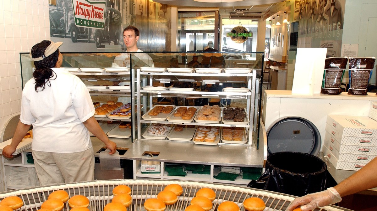 En Veterans Day, Krispy Kreme te da una dona y un café gratis qué