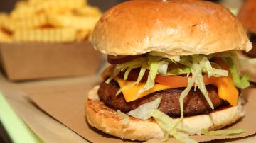mcdonalds-mcplant-hamburguesa-vegana