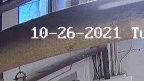 Video: Recluso en silla de ruedas desarma a oficial en Illinois; otro policía le dispara