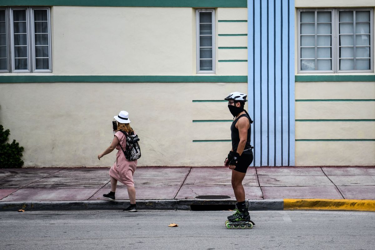 El patinete eléctrico en las calles de la ciudad ha enfrentado a detractores y partidarios.