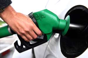 Precio de la gasolina: Biden libera  50 millones de barriles de las reservas de Estados Unidos para bajar los precios