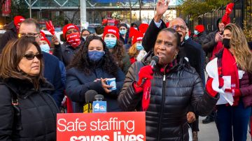 Enfermeras protestaron frente al Hospital New York Presbyterian Columbia este 17 de noviembre