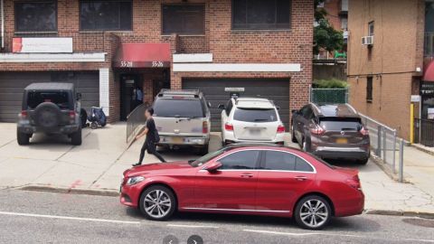 Hombre mató brutalmente a su joven novia en lobby de edificio en Queens, Nueva York