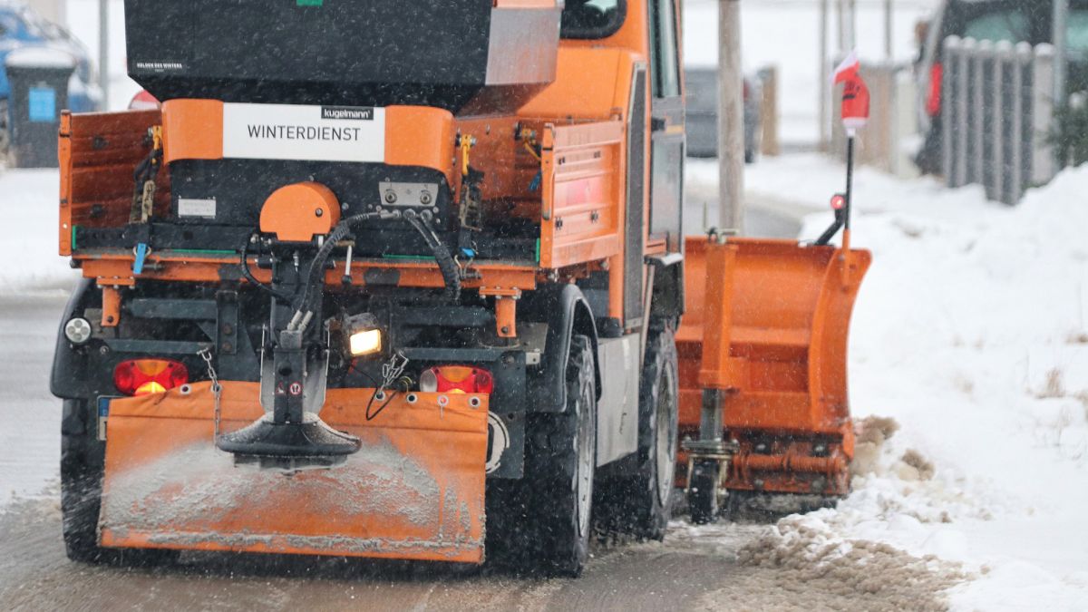 Massachusetts cities offer snowplow drivers up to $ 310 an hour fearing a labor shortage