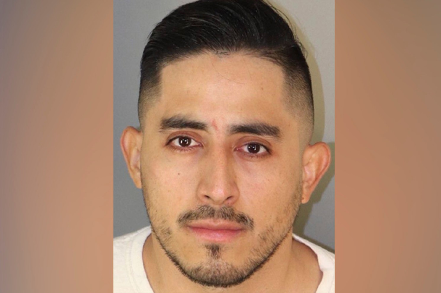 Adivino de California engaña a familia y les cobra 50 mil dólares para liberarla de una maldición