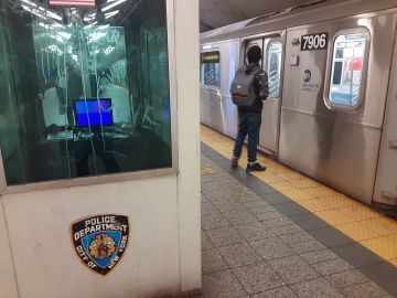 Cabina de NYPD en el Metro de Nueva York.