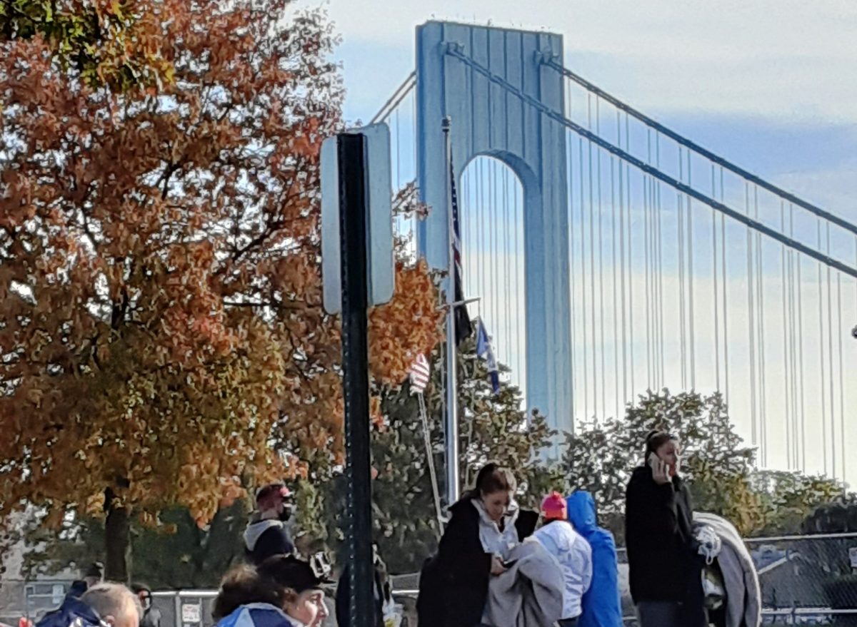 Misterio por anciano hallado muerto en sauna de gimnasio en Nueva York