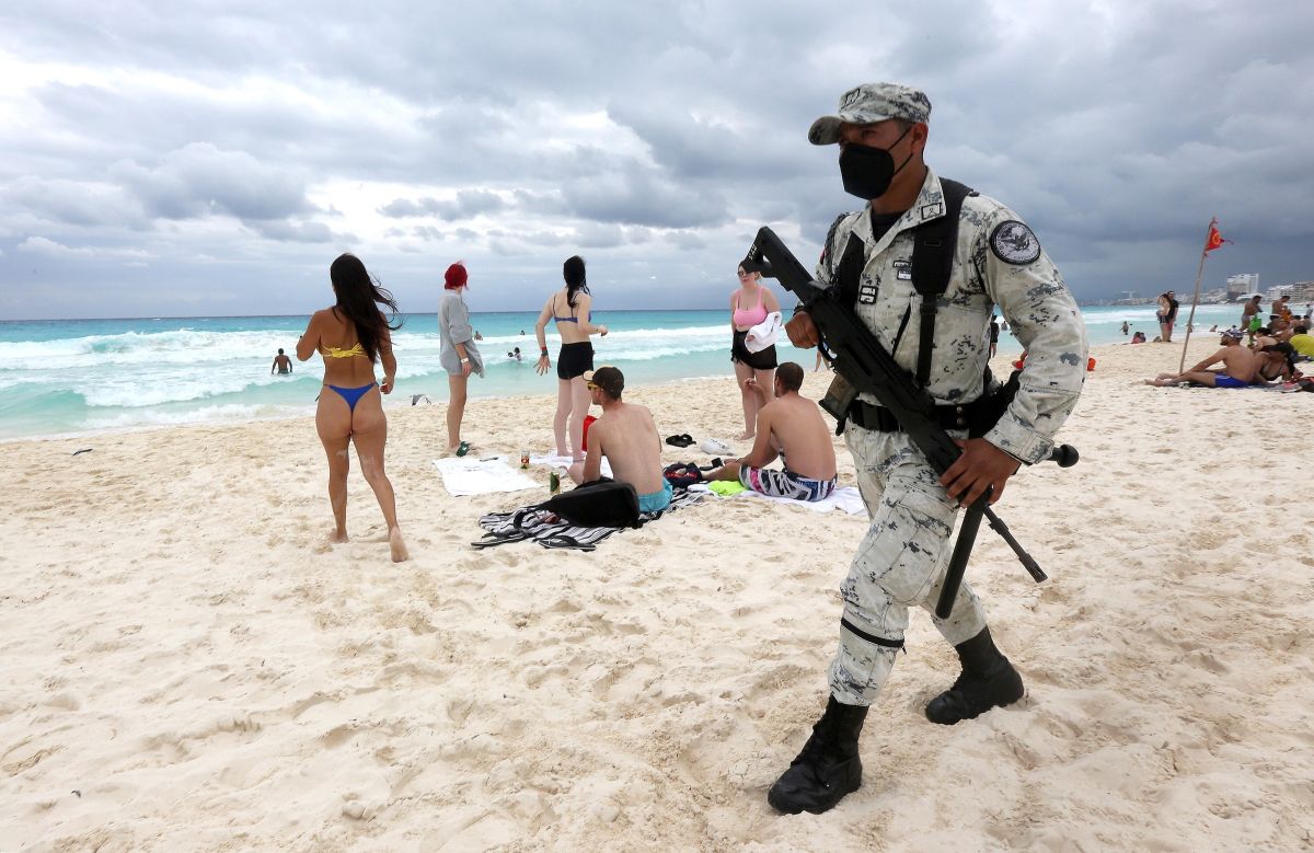 Nueva balacera en playa de Cancún; tiradores llegaron en motos