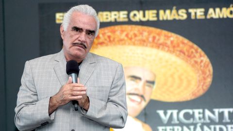 Vicente Fernández se encuentra delicado de salud.