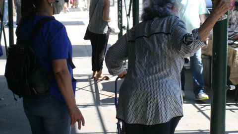 Los ancianos necesitan un cuidado especial, sobre todo cuando salen de los asilos como de sus hogares.