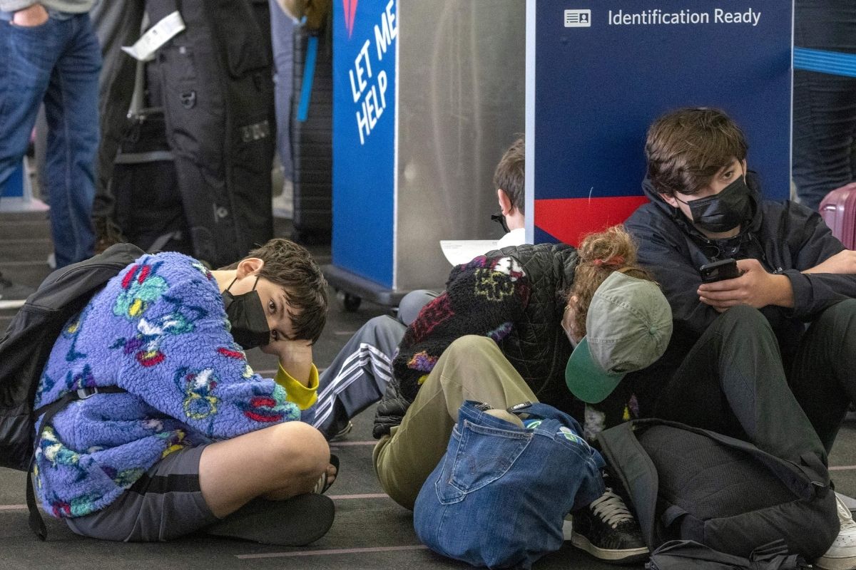 Cancelación de vuelos se suma a la crisis que el mundo vive por la pandemia.