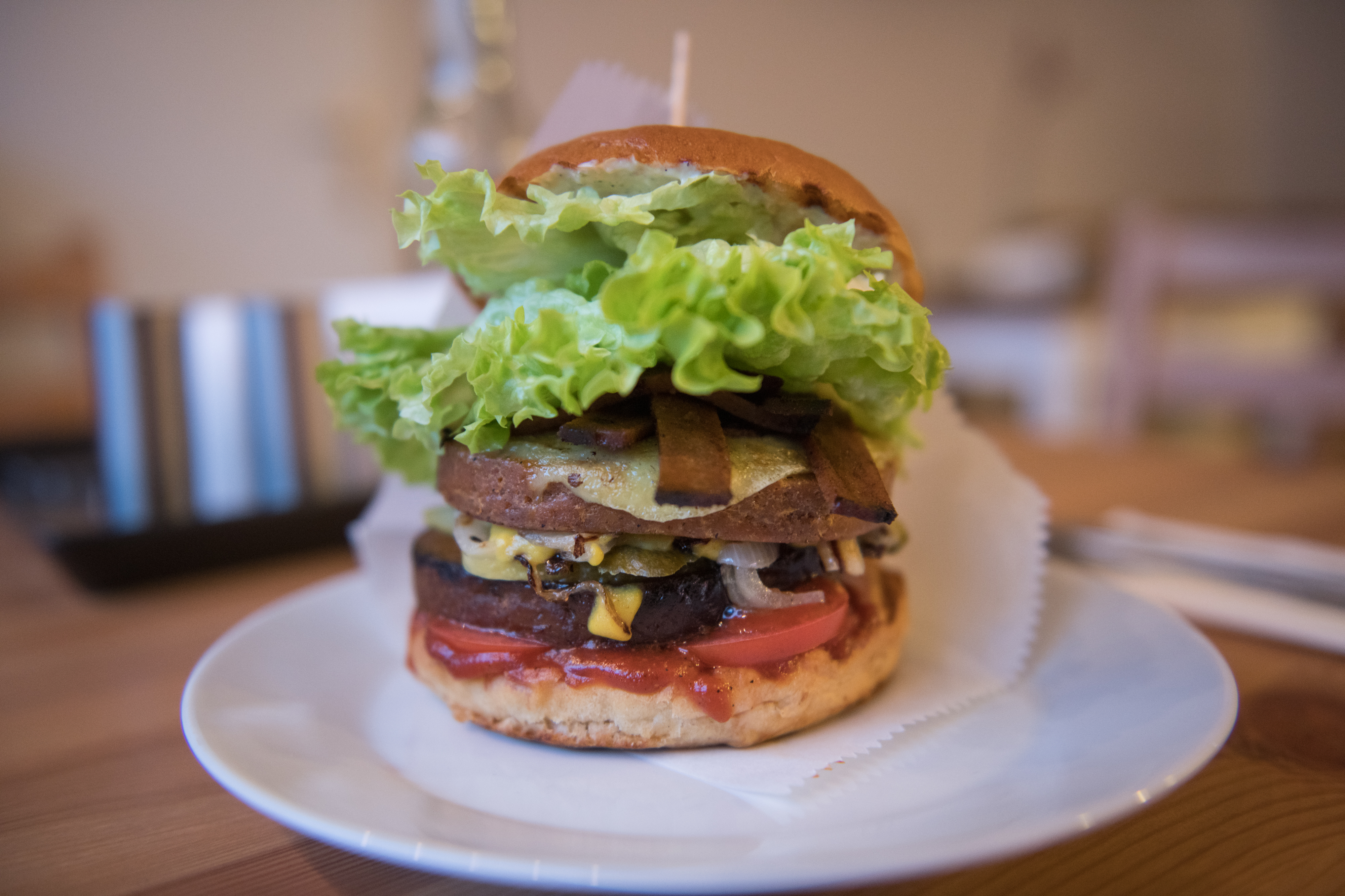 Los experimentos de dos gemelos idénticos para comprobar si una dieta vegana es más sana que comer carne y lácteos