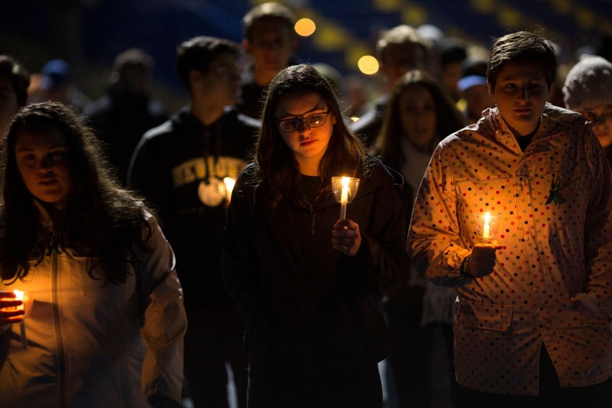Padres que perdieron a sus hijos en Parkland lamentan tiroteo en Michigan.