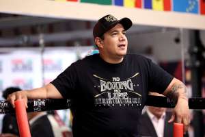 "Eres un ganador": Eddy Reynoso celebró el regreso al ring de Julio César Chávez Jr.