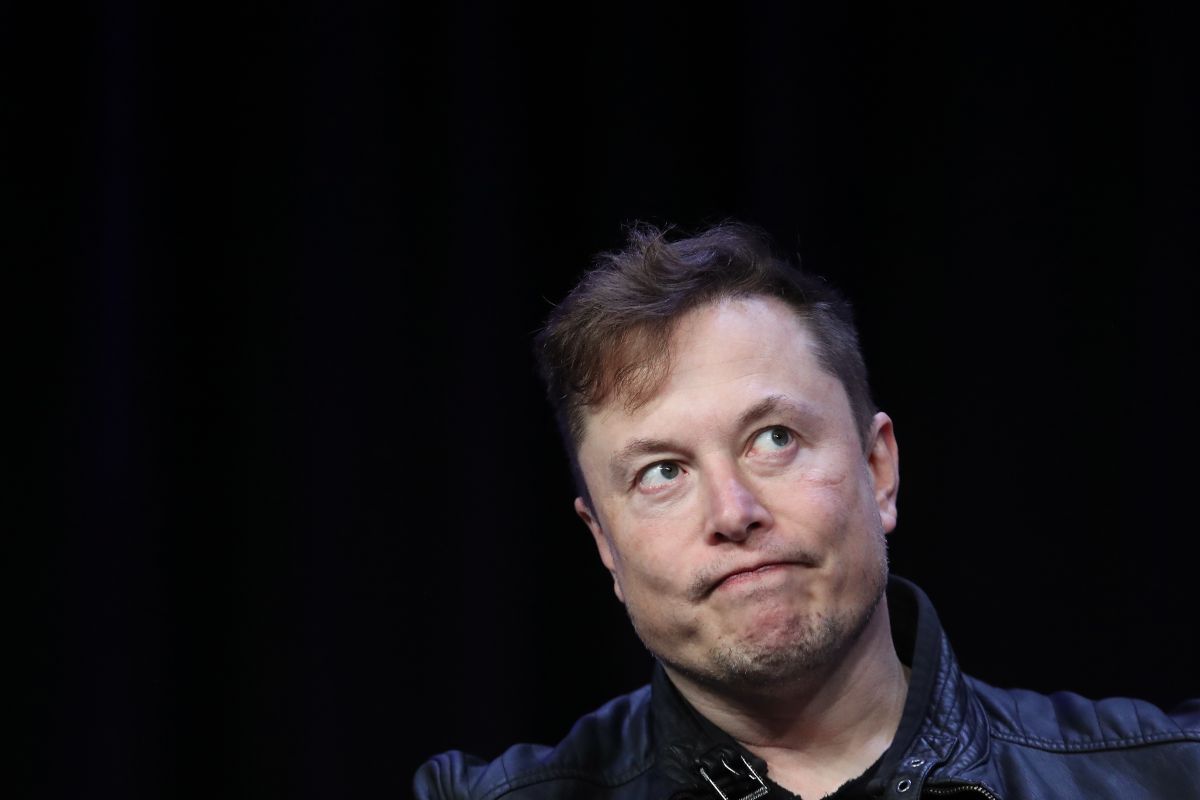 Elon Musk preocupado pro la situación de SpaceX.