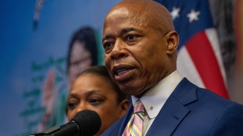 Eric Adams tiene como reto más grande enfrentar el avance del COVID-19 en NYC.